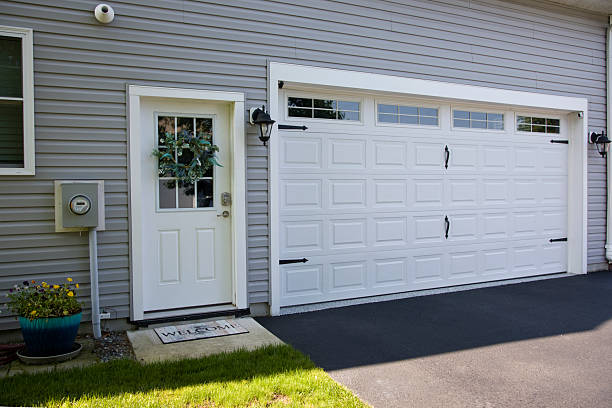 24/7 Emergency Garage Door Panel Replacement experts in Miamitown, OH